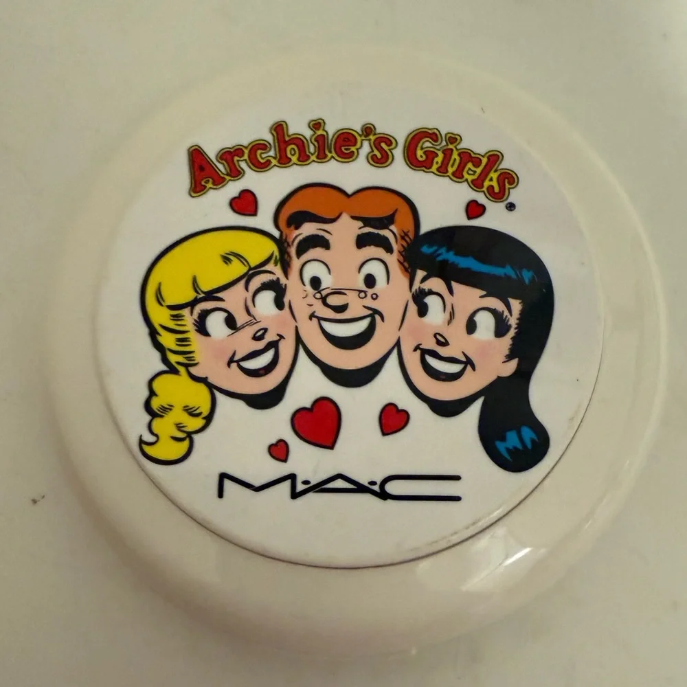 MAC Cosmetics Archie's Girls Veronica’s Blush Pearlmatte Face Powder New RARE